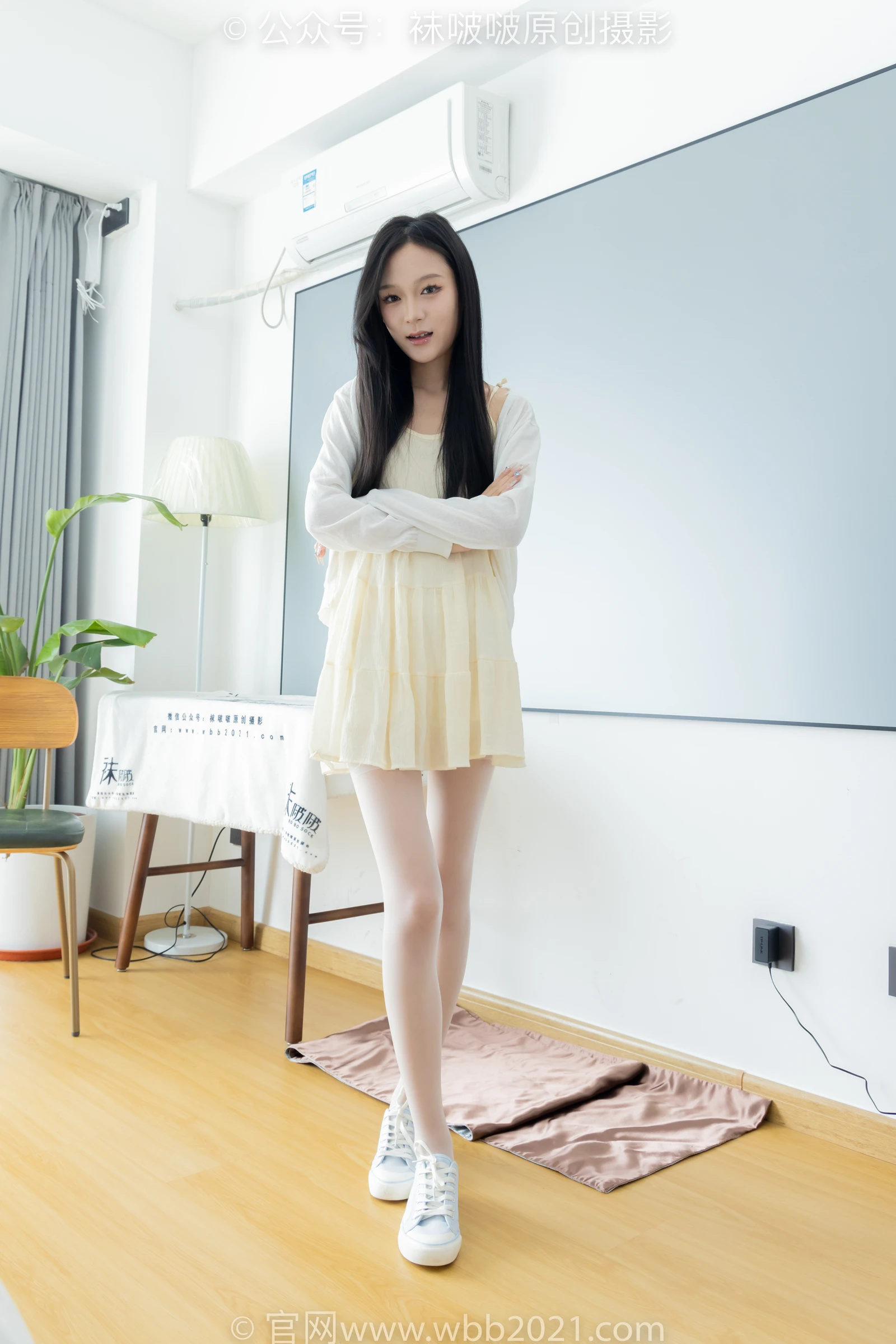 BoBoSocks袜啵啵-No.517-焦糖-帆布鞋,薄白丝-[147P1V-5.30GB]-1.webp